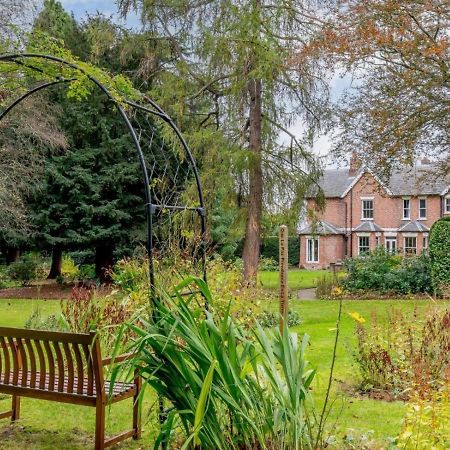 Claridge House Bed & Breakfast Lingfield Ngoại thất bức ảnh