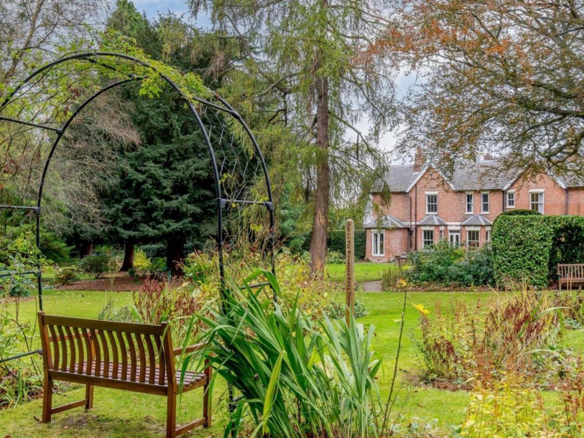 Claridge House Bed & Breakfast Lingfield Ngoại thất bức ảnh